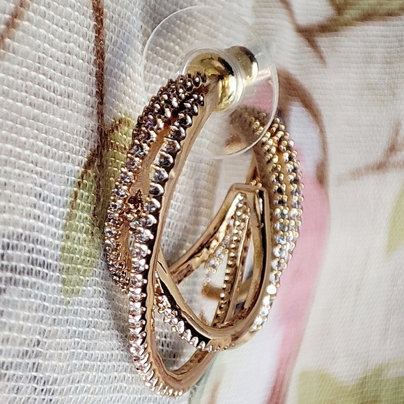 Pink Linen Brand Cubic Zirconia Curled Triple Gold Tone Plated Hoop Earrings NIB - Picture 8 of 11